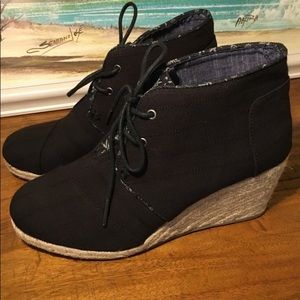 TOMS black linen wedge booties